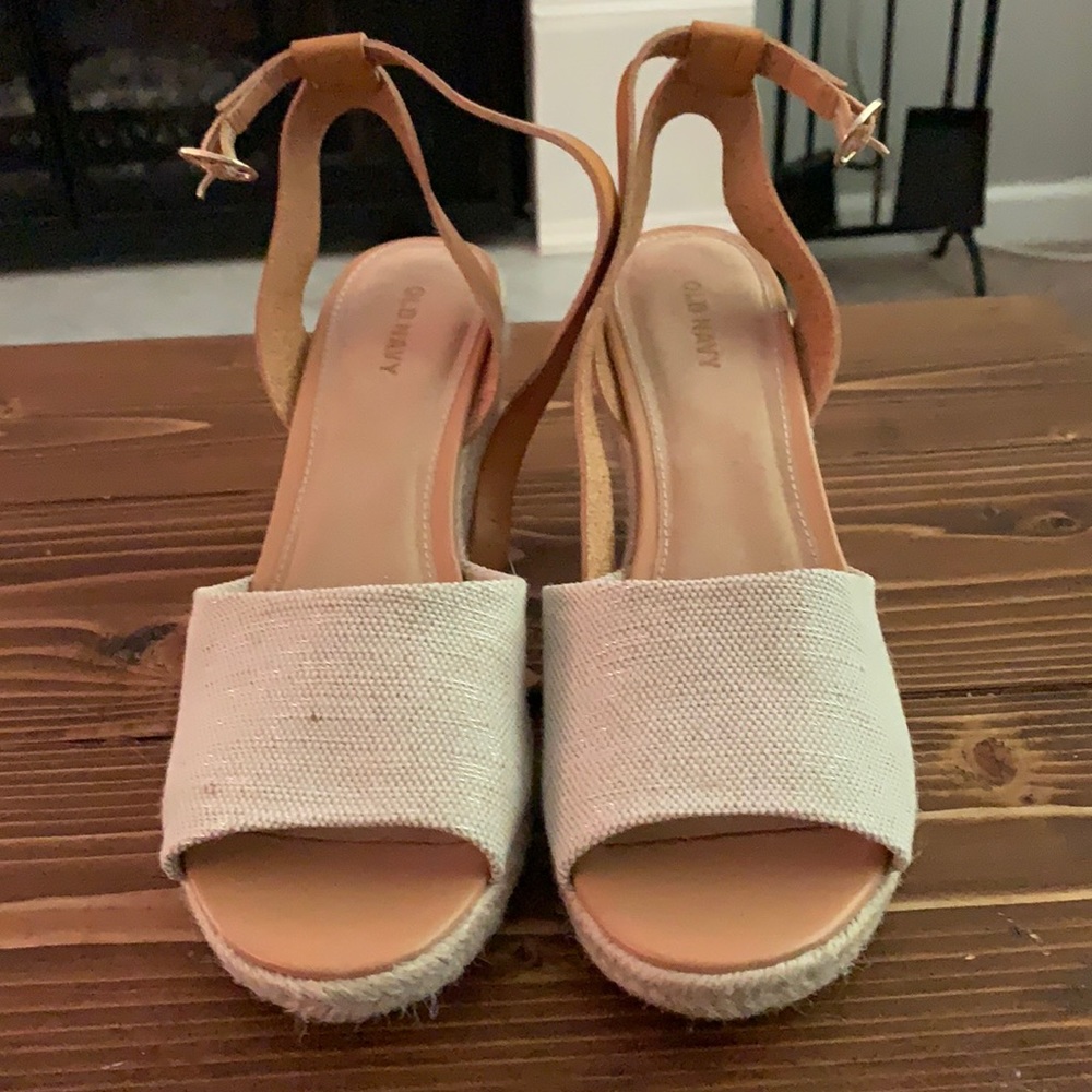 Light tan rope wedges